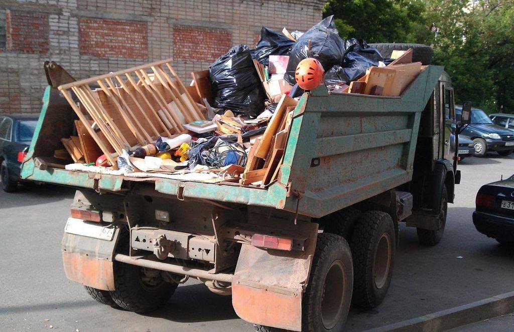 Вывоз мусора из магазина в Железнодорожном от ПроМусор: услуги, цена от 1794 руб., утилизация отходов