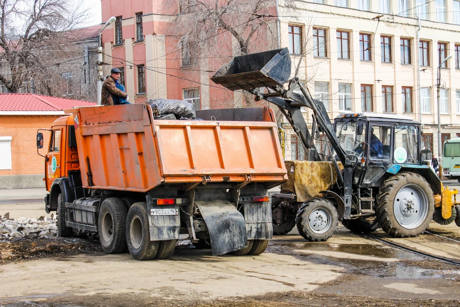 Вывоз мусора Камазом в Железнодорожном – аренда и заказ Камаза 10 тонн от 2410 руб. в ПроМусор