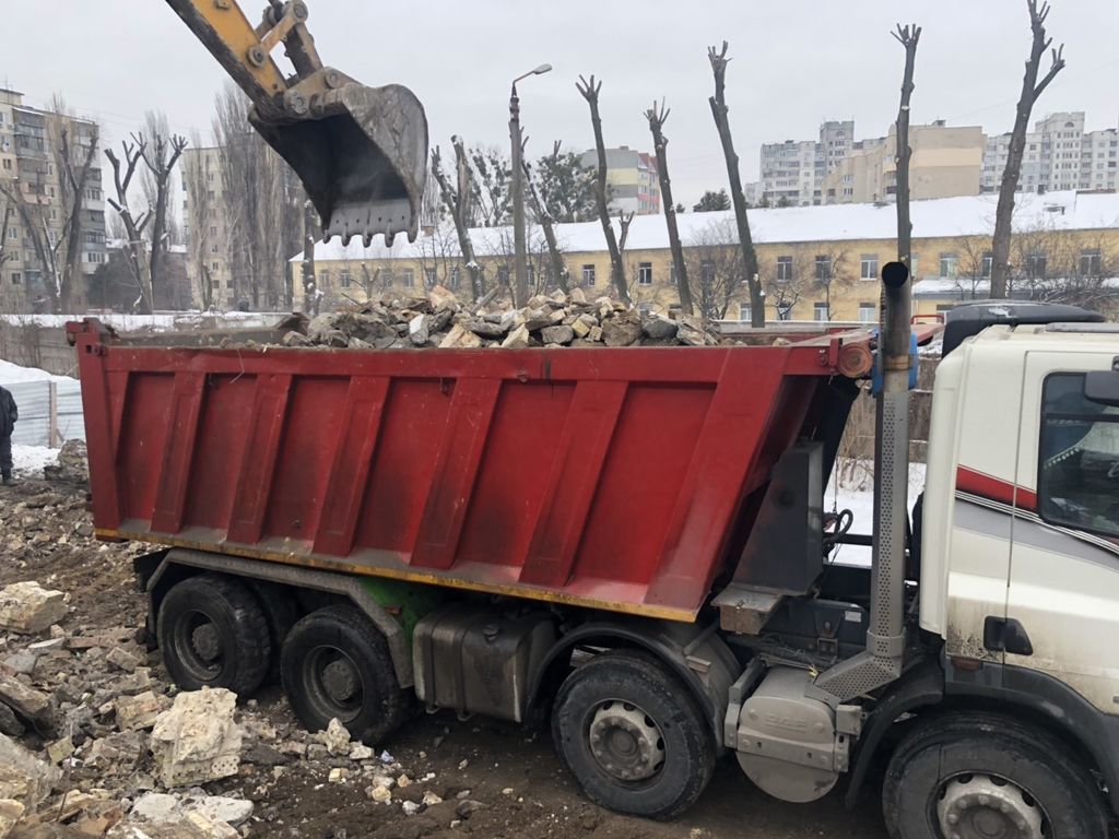 Вывоз мусора Камазом в Железнодорожном в октябре