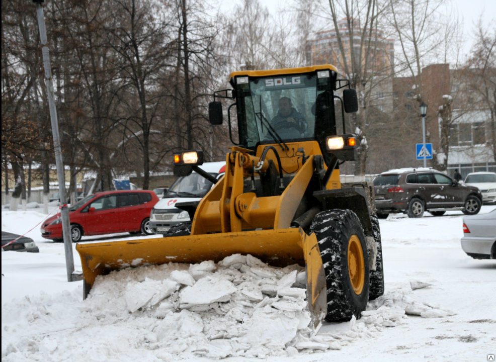 Аренда трактора для уборки снега в Железнодорожном от ПроМусор – цена от 1025 руб., быстро и недорого