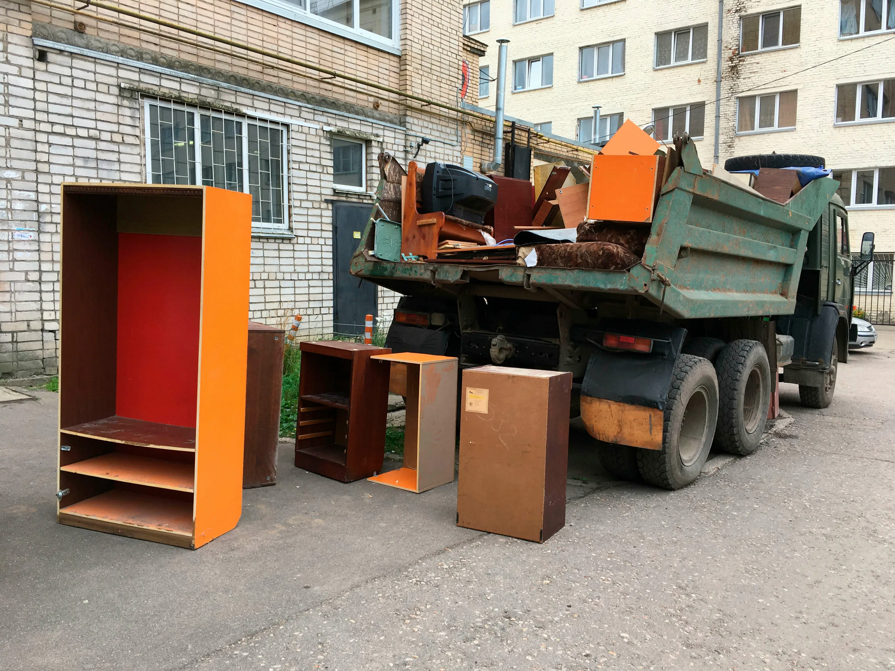 Утилизация старой мебели с вывозом и разбором в Железнодорожном в октябре