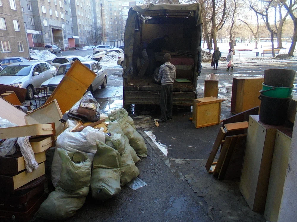 Вывоз мусора из подвала с утилизацией в Железнодорожном в октябре