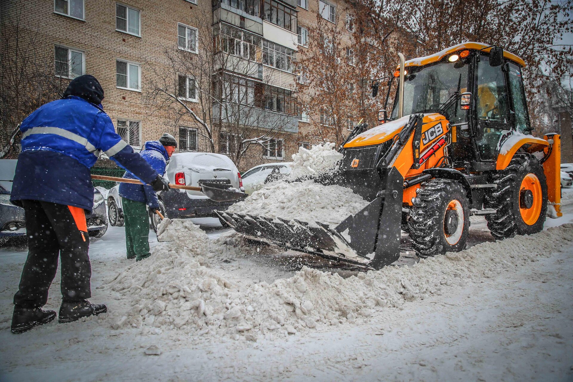 Очистка дворов от снега и наледи в Железнодорожном — уборка снега, трактор и ручная, цены от 513 руб. | ПроМусор