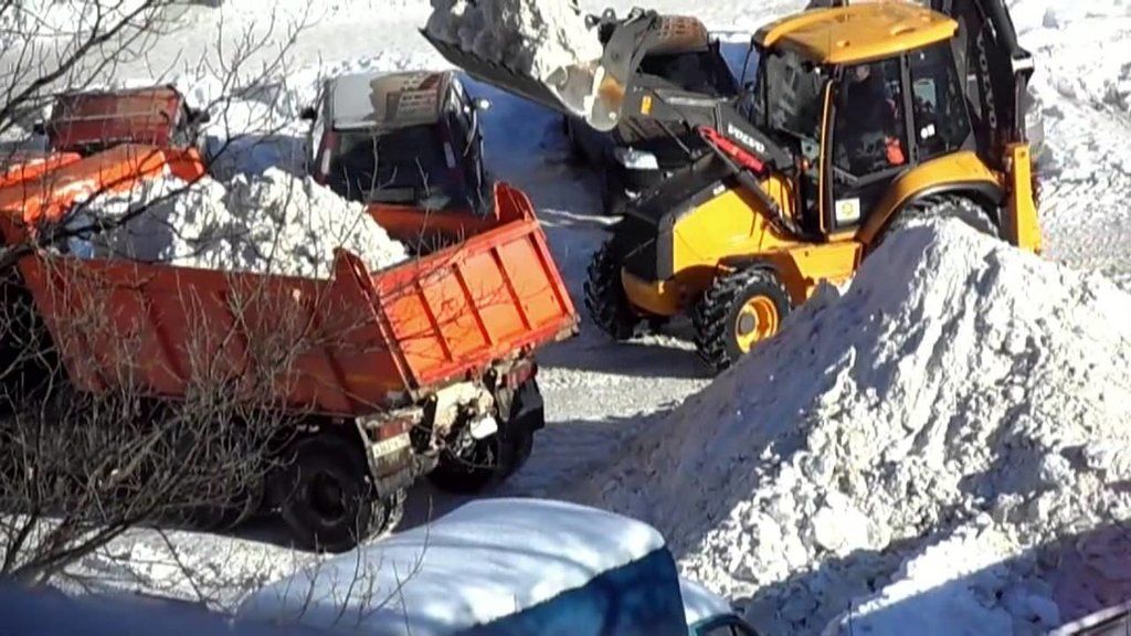 Вывоз снега с погрузкой в Железнодорожном для организаций и частных лиц в октябре