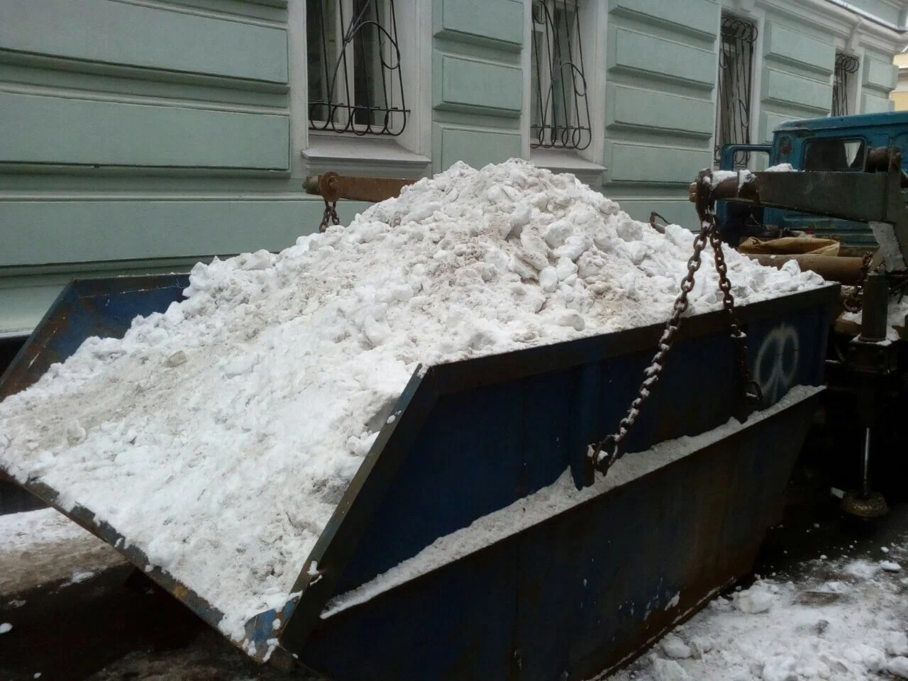 Вывоз снега контейнерами в Железнодорожном в октябре