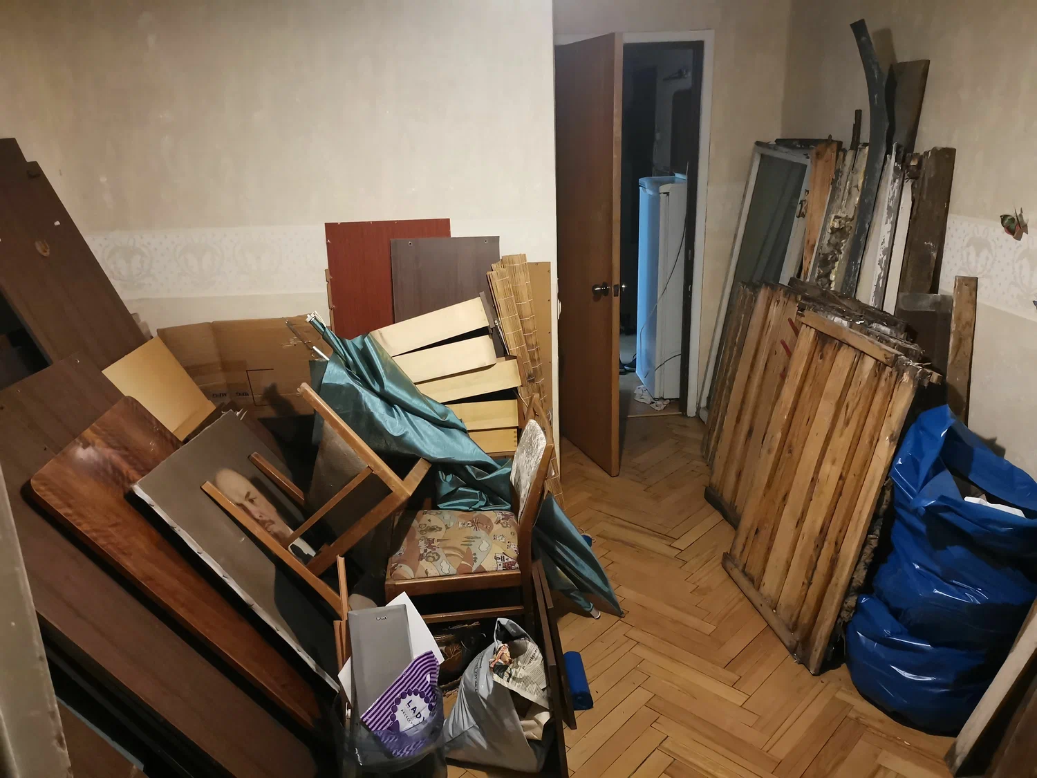 Демонтаж мебели с вывозом и утилизацией в Железнодорожном в октябре