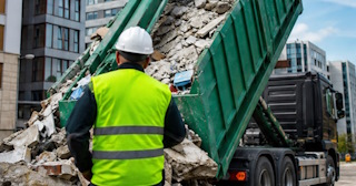 Вывоз строительного мусора в Железнодорожном: услуги лицензированной компании — ПроМусор